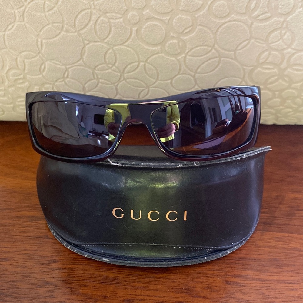 Gucci sunglasses brown stylish with Gucci logo on frame bought in Italy
